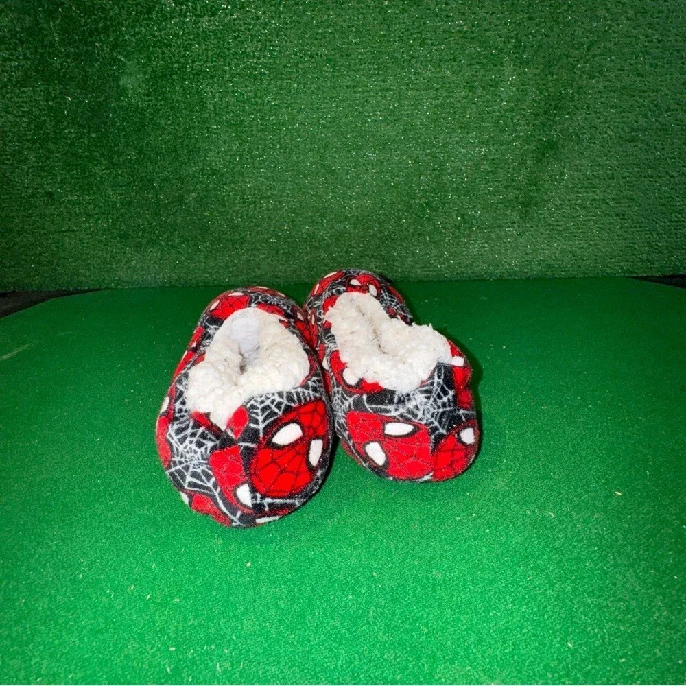 Spider‎ Man Boys Print Slippers Faux Sherpa Lining Boys Kids Size Small/Medium